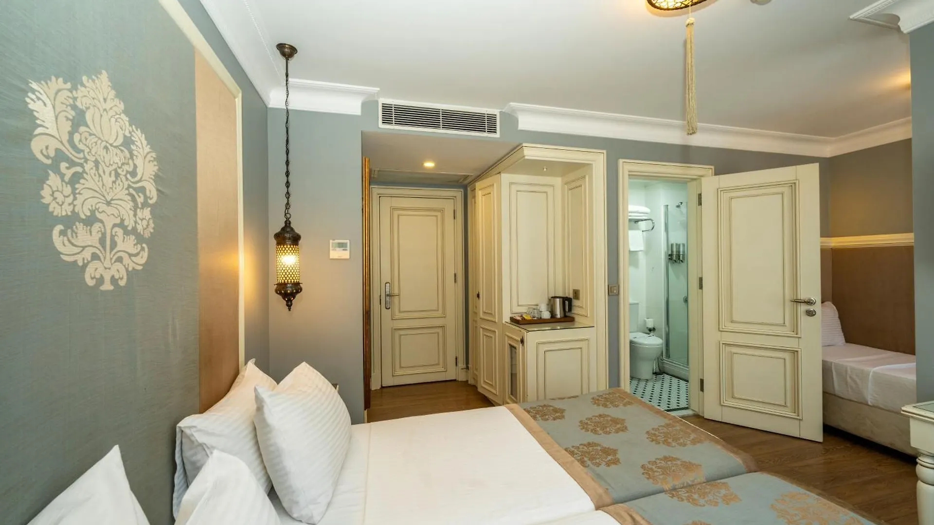 Raymond Blue Hotel Стамбул