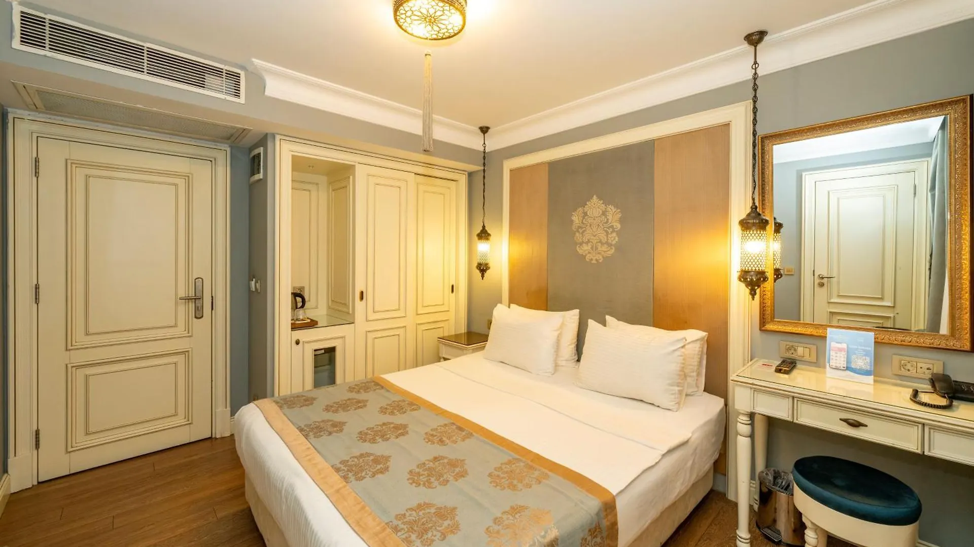 Raymond Blue Hotel Стамбул