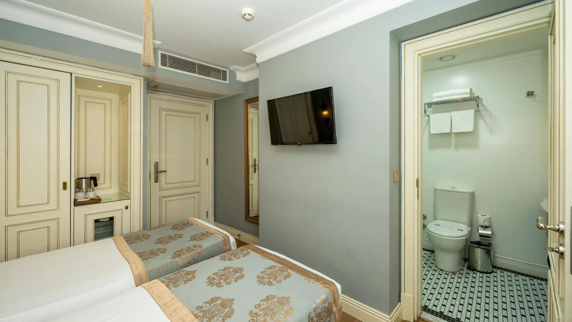 Raymond Blue Hotel Стамбул